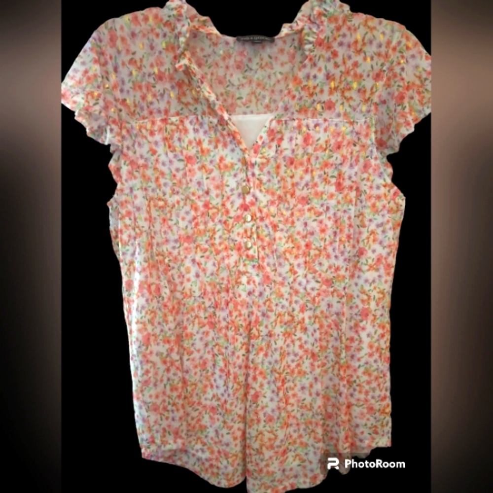 Ava&Grace. Women. Size Medium. Floral.